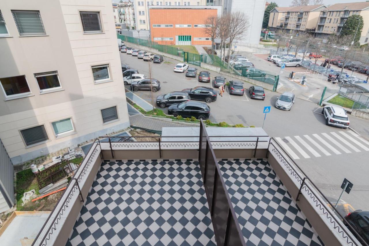 Pavia Tower - By Host4U Apartment Bagian luar foto